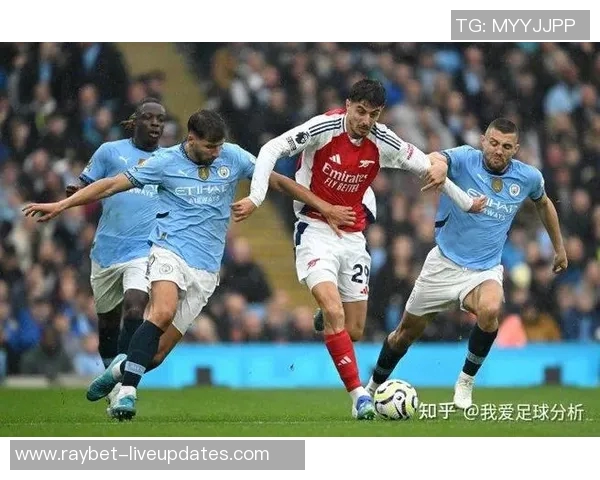 友谊赛精彩对决AC米兰与曼城战成平局争议判罚引发热议