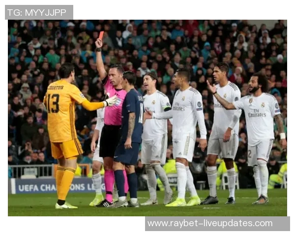 莱比锡逆袭巴黎圣日耳曼帽子戏法引发争议判罚全场沸腾