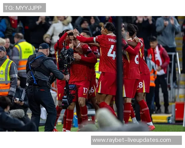 英超焦点战切尔西与里昂握手言和补时瞬间引发全场热议